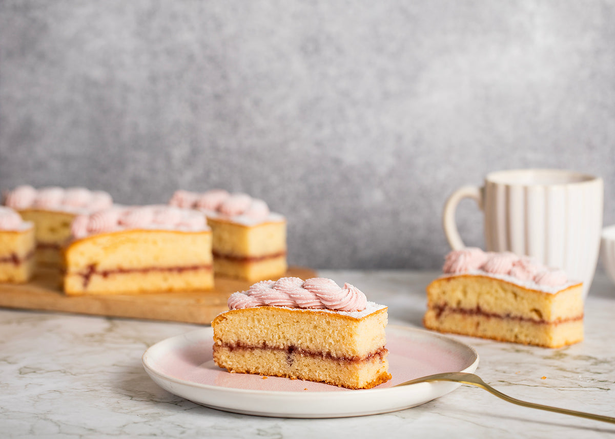 Victoria Sponge Traycake – Tiptree Cakes